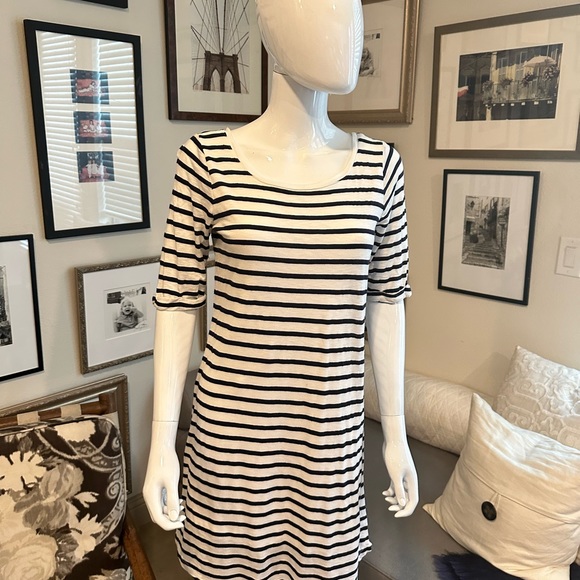 Splendid Navy and White Striped Short Sleeved Dress! - Picture 2 of 4